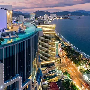 Panorama Beachfront 아파트
